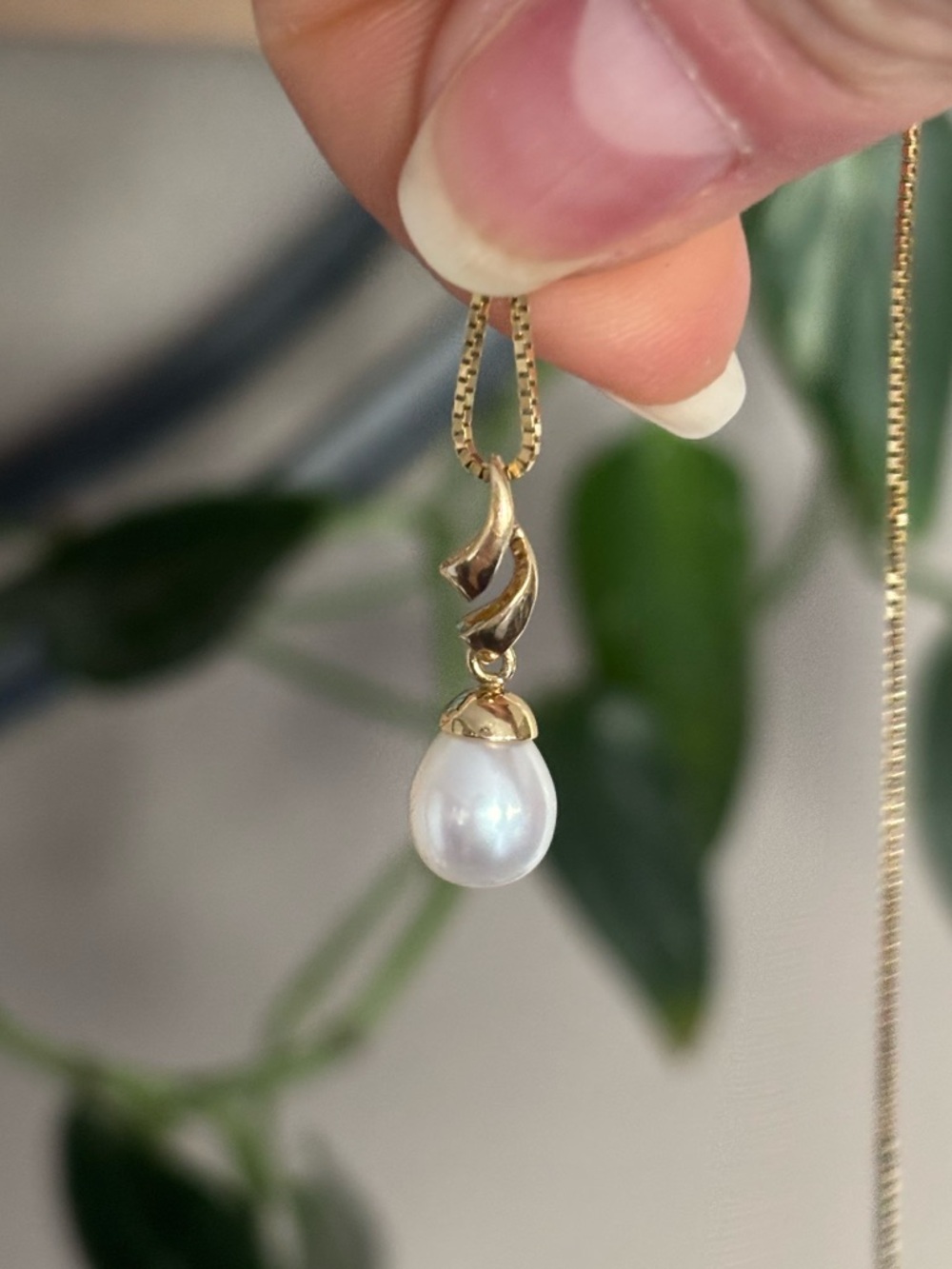 14k Gold Pearl Drop Pendant